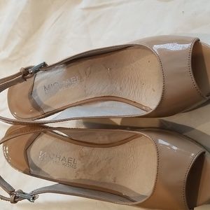 MICHELE KORS Kam nude silver logo  Espadrilles wedges patent leather peep toe